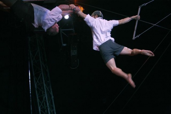 Circus Oz- Aujord hui  by Ponch Hawkes